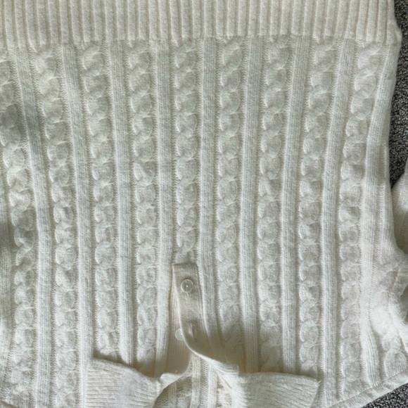 Abercrombie & Fitch Cream Cable Knit Sweater - Picture 4 of 6